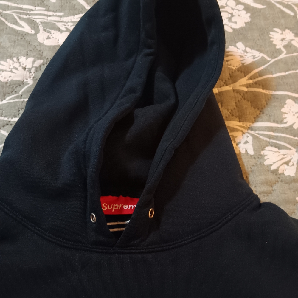 Supreme Navy Sweater with Iconic Vertical Branding - Picture 5 of 5